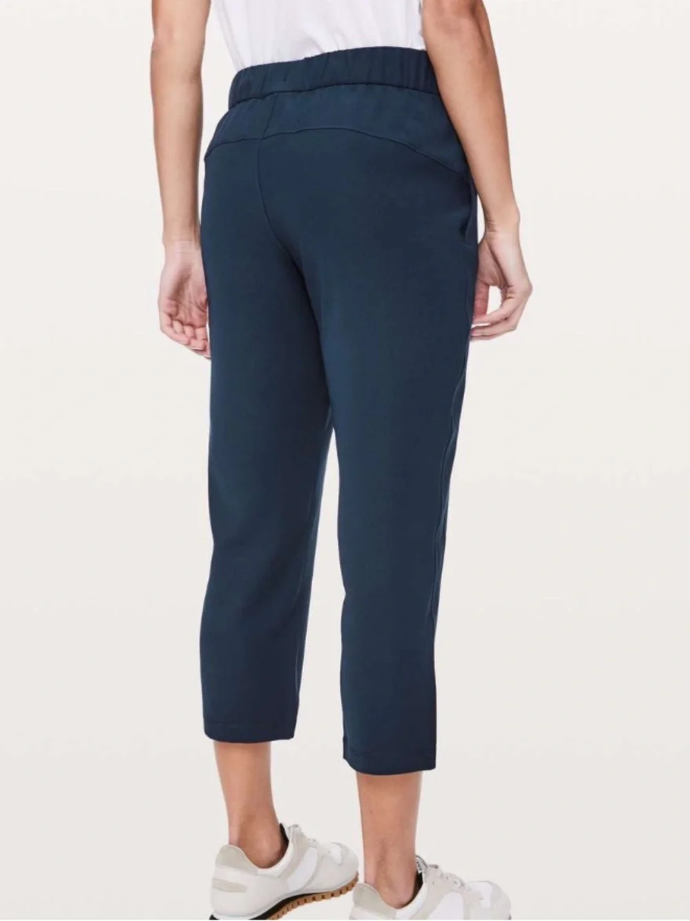 Lululemon On The Fly Crop *Woven 23